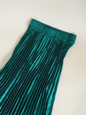 Kelly Obi Green Accordion Pleated Plisse Maxi Skirt